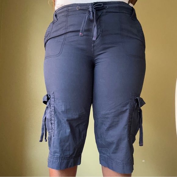 American Eagle Cargo capri pants